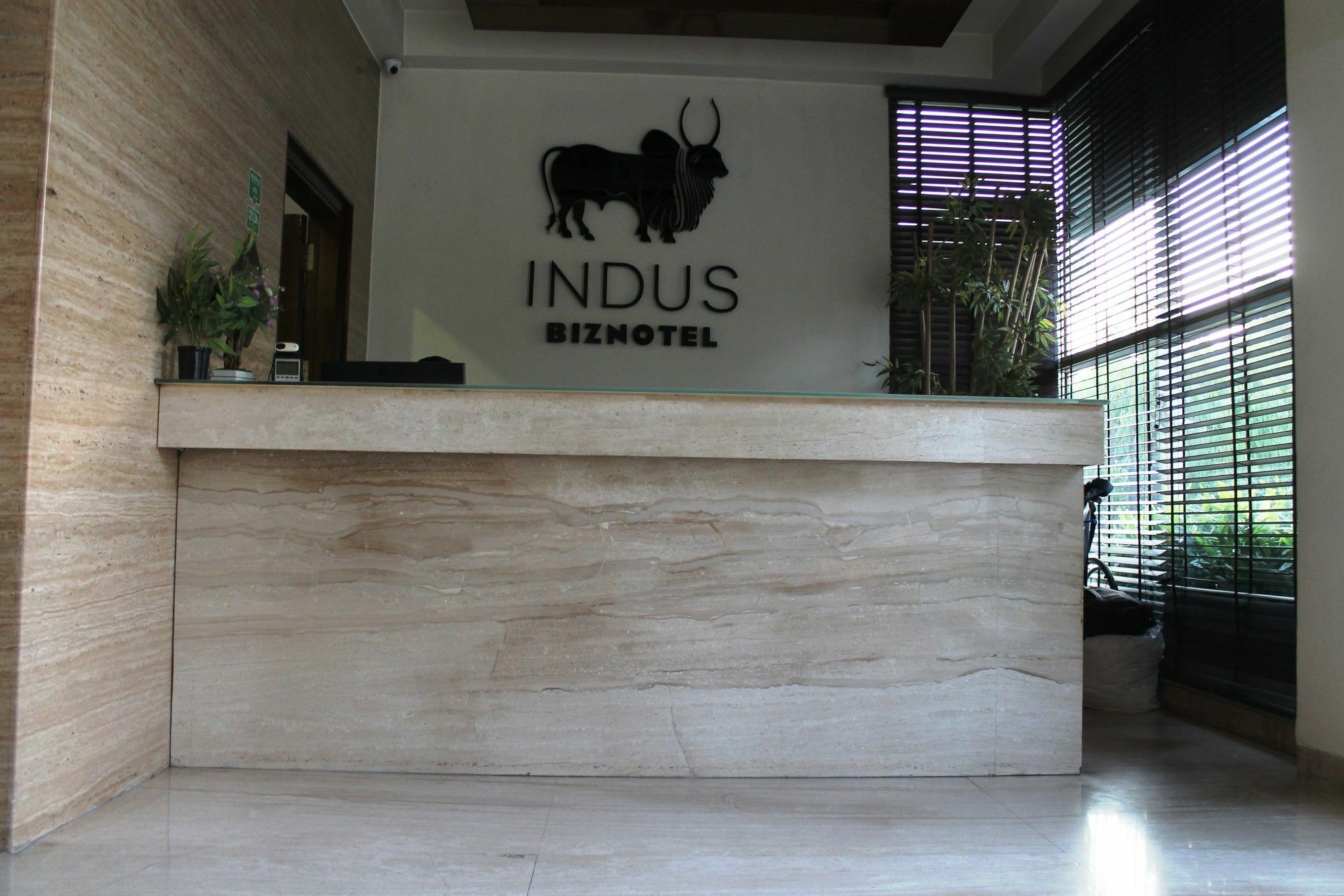Indus Biznotel Yeni Delhi Dış mekan fotoğraf